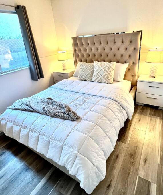 Spacious 3B 2Ba Home With High Ceilings And Large Patio 랭커스터 외부 사진