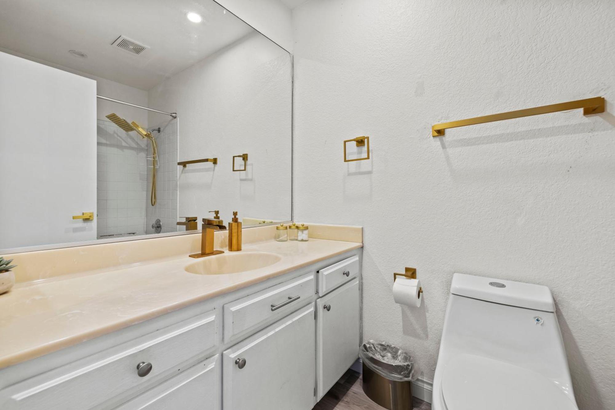Spacious 3B 2Ba Home With High Ceilings And Large Patio 랭커스터 외부 사진