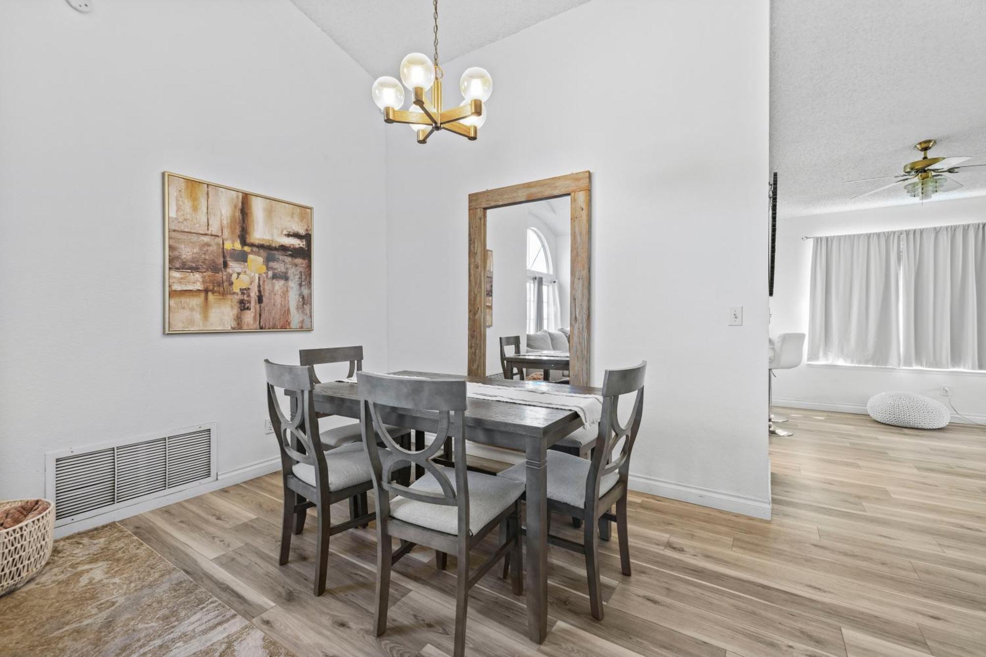 Spacious 3B 2Ba Home With High Ceilings And Large Patio 랭커스터 외부 사진